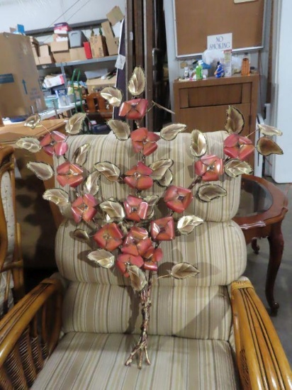 Metal decorative floral wall hanging
