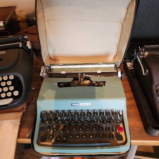 Antique olivetti...lettera 32 typewriter with case