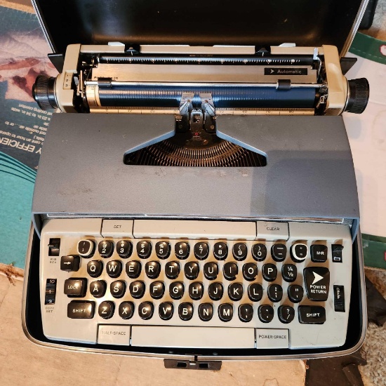 Vintage Smith Corona Electra 210 typewriter with case