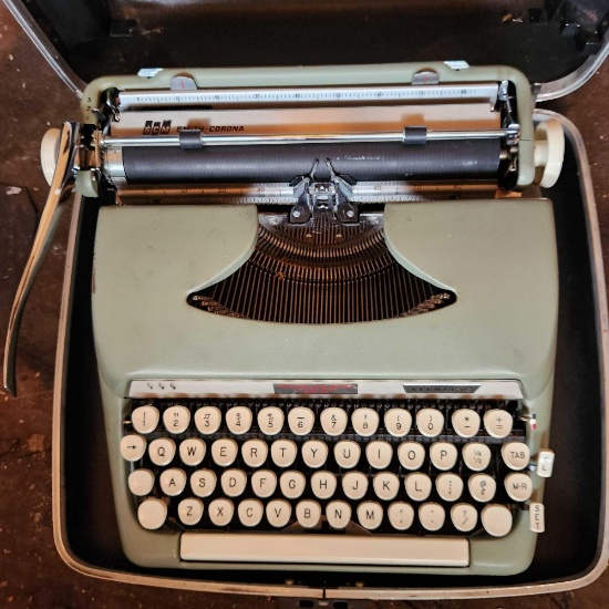 Smith Corona Sterling typewriter with case