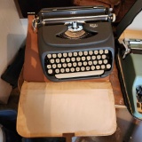 Antique Royal Dart typewriter with case