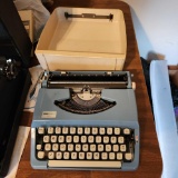Vintage Kmart 100 typewriter with case