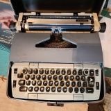 Vintage Smith Corona Electra 210 typewriter with case