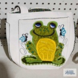 Nan frog purse