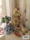 Vases with bird decoration and etc
