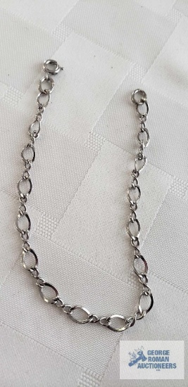 Silver colored chain bracelet 3.2 G, marked Sterling