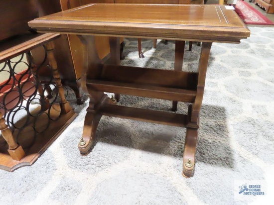 Pedestal occasional table