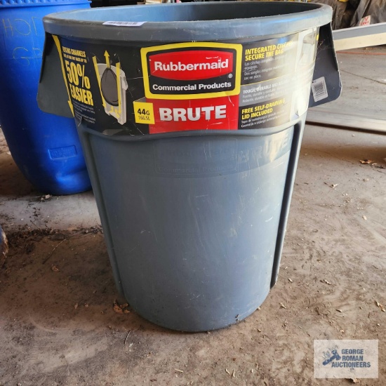 Rubbermaid brute commercial trash can