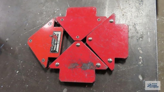 Lot of four welding magnets