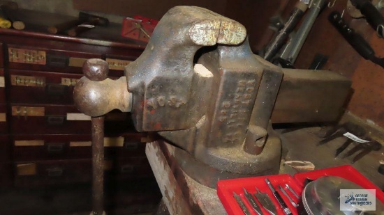 Yost Manufacturing Company number 285 vise. Bring tools for removal.