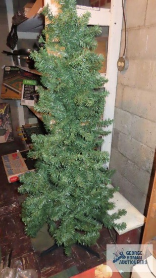 5 ft Christmas tree