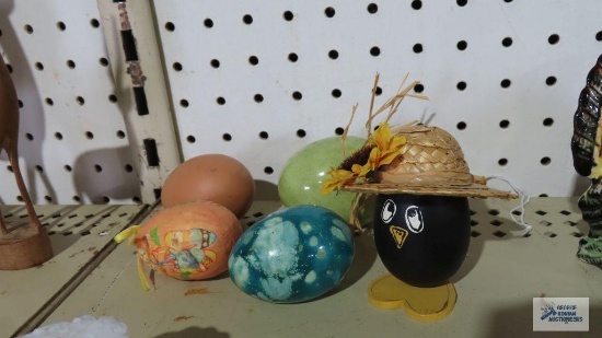 lot of decorative eggs
