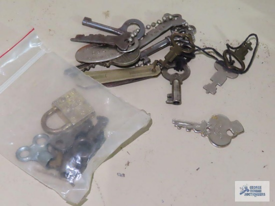 Lot of assorted keys and padlock