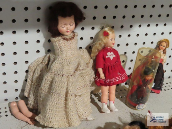 Lot of vintage dolls. One needs arms reattached.