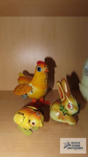 Vintage wind up animals. Largest chicken has leg...that is not attached.