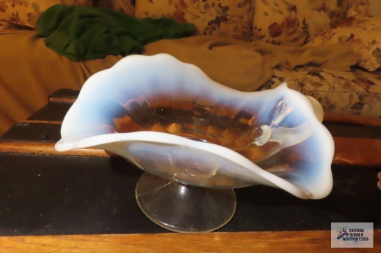 Fluted pedestal bowl