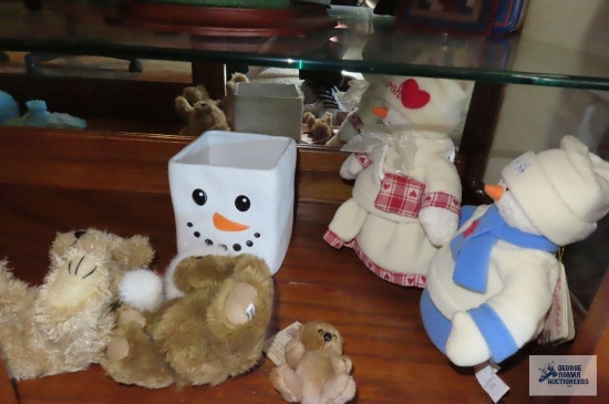 Teddy bears and snowmen