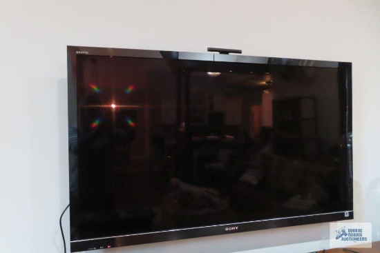 Sony flat screen TV, 3D Blu-ray disc player and 3D glasses. Wall bracket NOT to be removed.