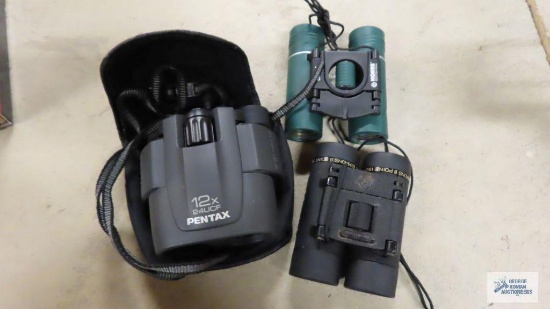 Assorted small binoculars