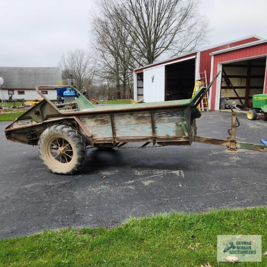 John Deere antique manure spreader. 47 inches to outside rails. Approximately 191 inches overall