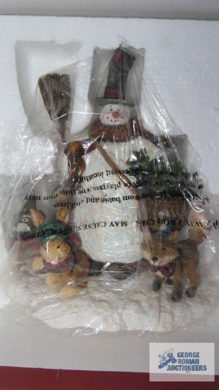 Sherwood Christmas...Collection figurine and musical snow glove