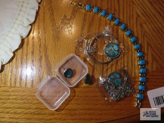 Turquoise style jewelry