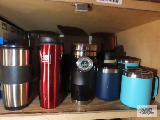 Portable coffee mugs and other mugs