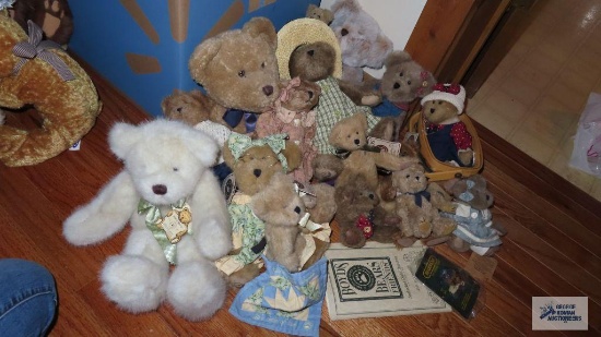 Assorted...Boyd's bears
