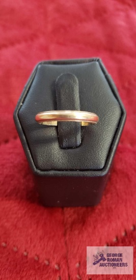Gold colored band, marked 10K, approximate weight 1.44 G