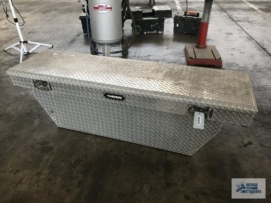 HUSKY ALUMINUM TOOLBOX