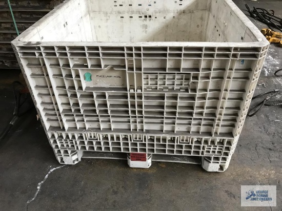 PLASTIC PARTS BIN