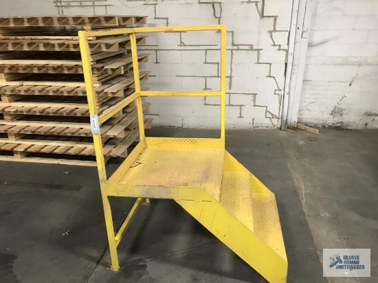 SET OF METAL STEPS