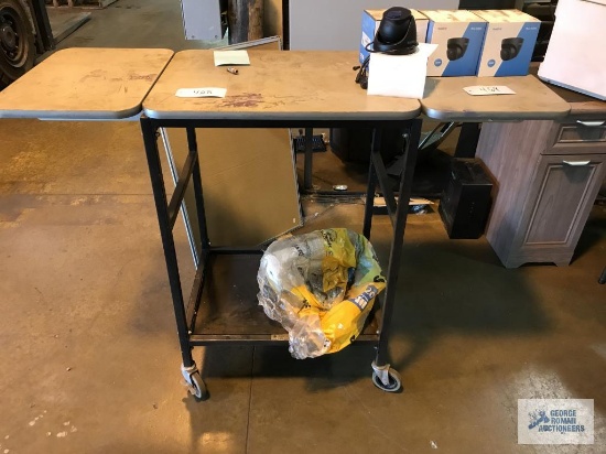 SHOP TABLE ON WHEEL WITH FOLDABLE ENDS