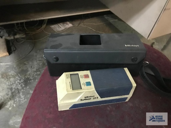 MITUTOYO SUFTEST 211