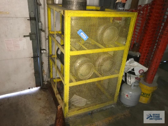 PROPANE TANK CAGE, NO TANKS