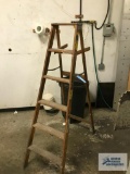 ROLLER STAND AND LADDER