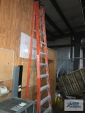 HUSKY 12' F.G. STEP LADDER