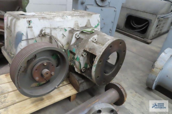 DAVIS STANDARD 3.5" GEAR REDUCER. 17 to 1.