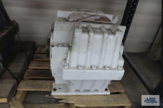 DAVIS STANDARD 3' GEAR BOX, PLASTIC