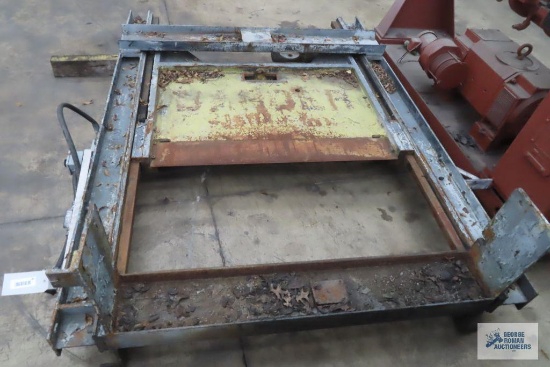 GUILLOTINE CUTTER. 60" WIDE BLADE.