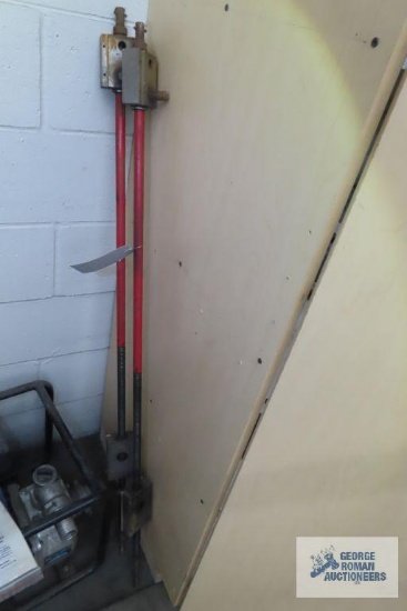 PAIR OF SCREWS