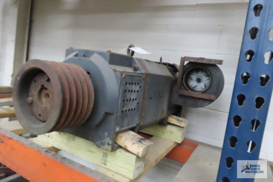 25 HP DC MOTOR WITH BRAKE, 500V, 1750 RPM