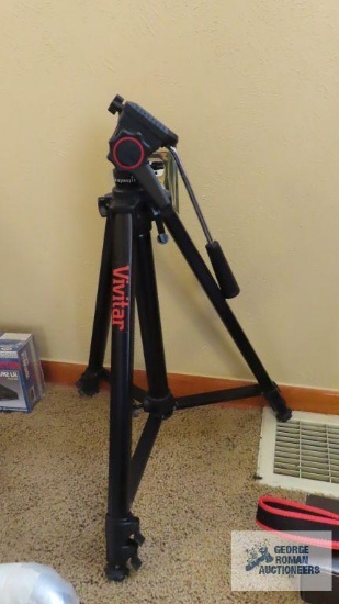 Vivitar tripod