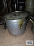Medium aluminum stock pot with lid