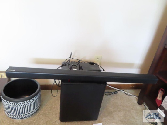 Samsung soundbar with subwoofer and remote