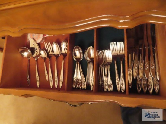 Oneida stainless steel flatware set service for 12. not complete