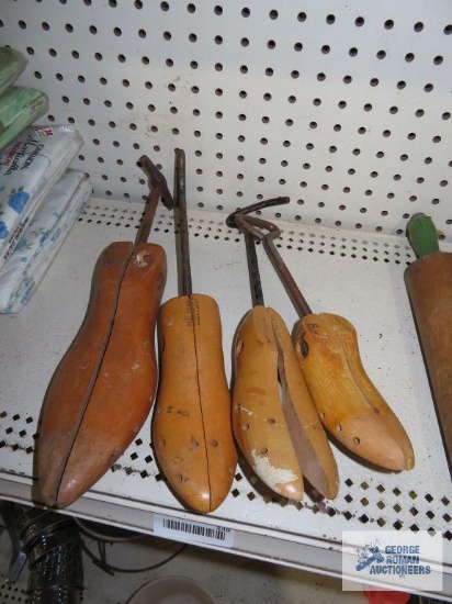 Shoe stretchers
