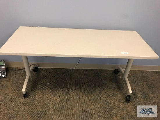 ENWORK 5' FOLDING CONFERENCE TABLE