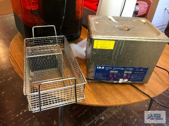 CO-Z DIGITAL ULTRASONIC CLEANER. PS-40A. SOLD SUBJECT TO CONFIRMATION.