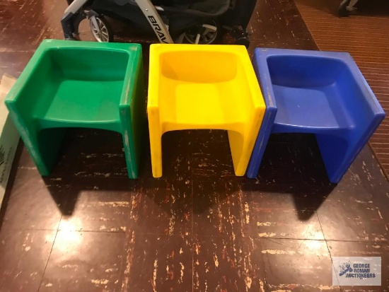 (3) CHILDREN'S PLASTIC BOOSTER SEATS.